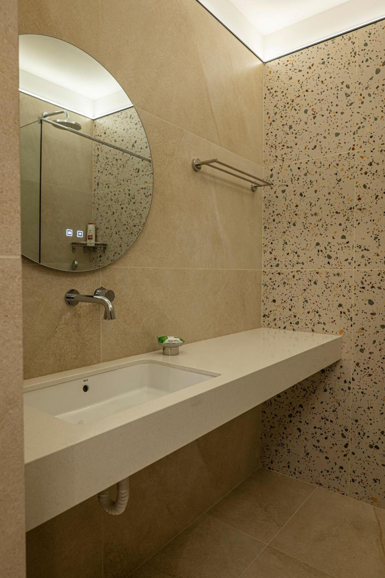 M Star Rooms, Free Private Parking, Center Apartment *