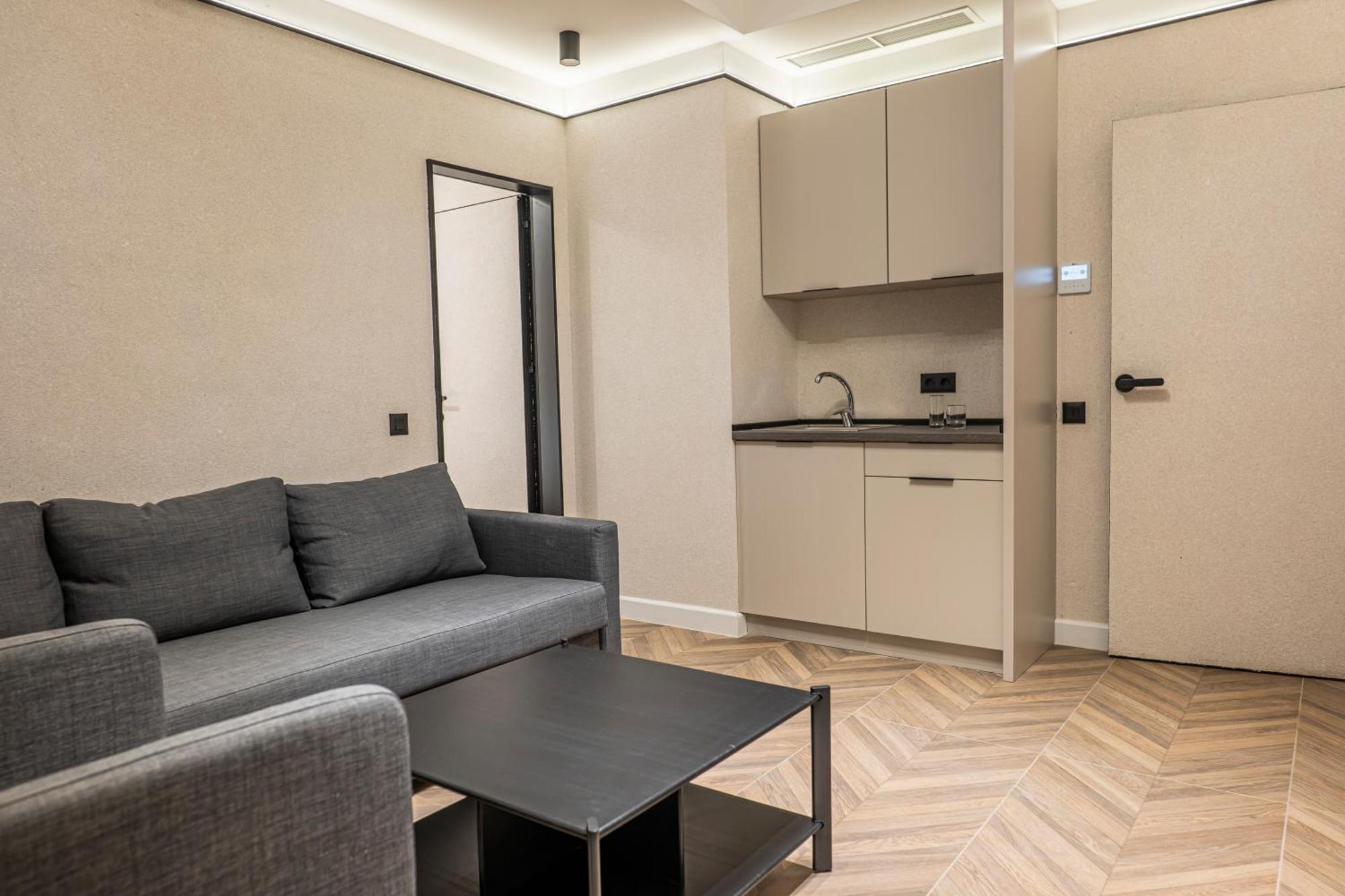 M Star Rooms, Free Private Parking, Center *