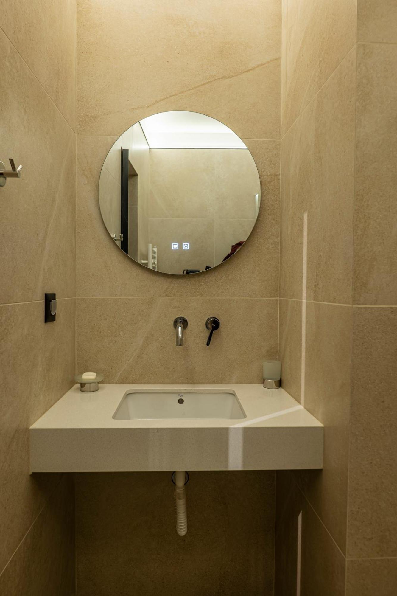 M Star Rooms, Free Private Parking, Center